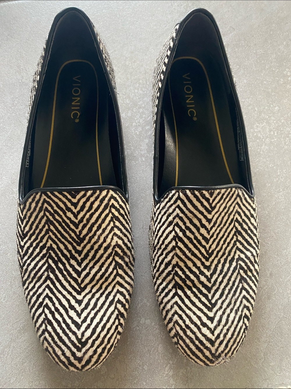 Vionic Black and Cream Herringbone Size 9 Slip-On Loafers - Picture 2 of 7